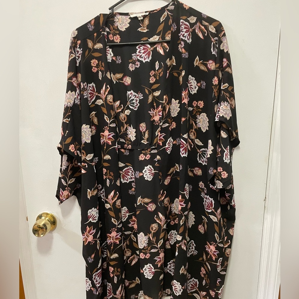 Maurice’s Xl black floral open front kimono